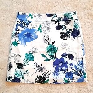 Ann Taylor Loft floral skirt sz 6 P blue white black